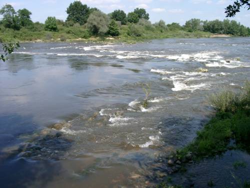 verfallenes Wehr hinter Diou