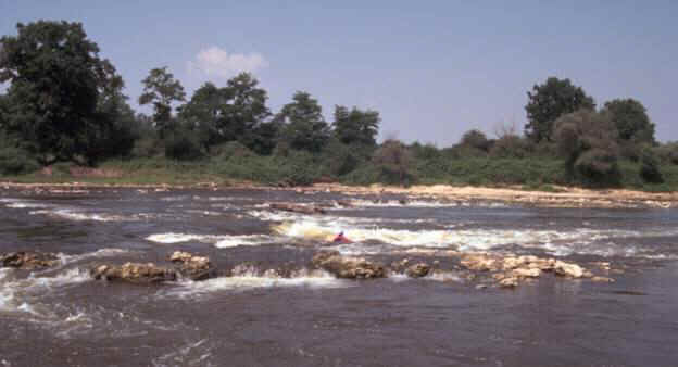 Naturwehr in der Loire