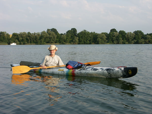 Arian im Kajak Dagger Vesper auf dem Plitzsee