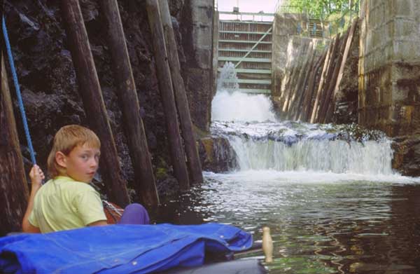 Sascha in der Schleuse Lennartsfors