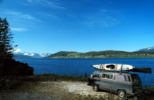 Lager bei Sandvik auf Hinnøya mit Blick über die Vesterålen