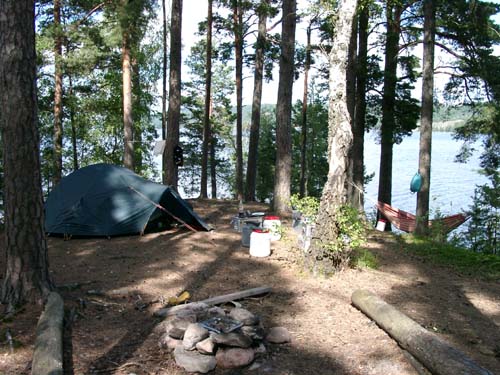 Lager auf der Insel Krleksn im Lelang