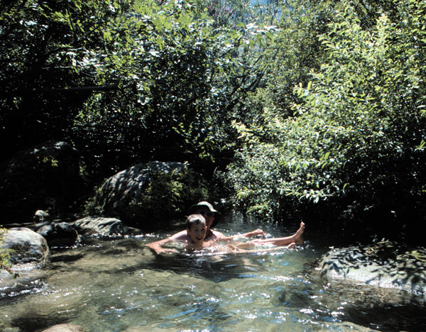 Kühles Bad im Fluss