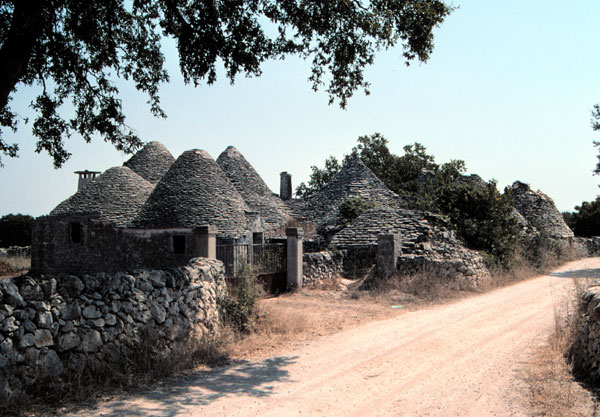 verlassene Trullihäuser in der Nähe von Alberobello
