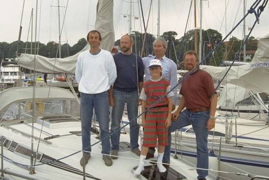 Gruppenfoto der Crew an Bord der "Fina"