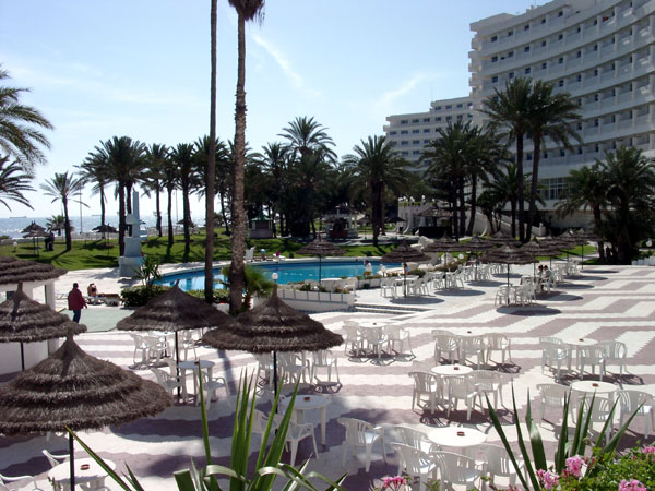 Hotelgelände mit Pool "El Hana Residence"