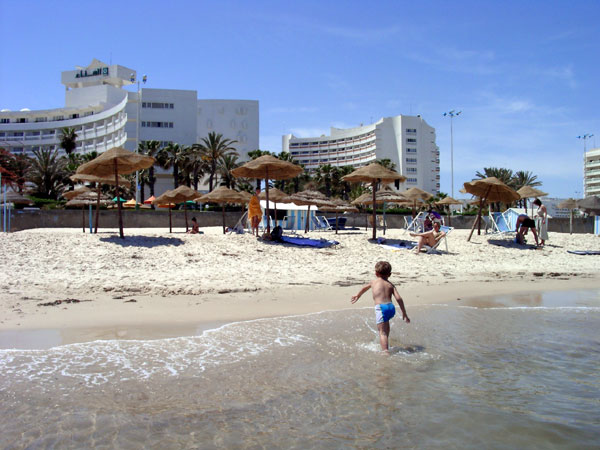 Strand vor dem Hotel "El Hana Residence"